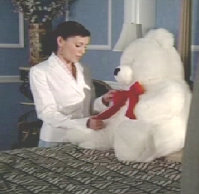 4x21-phoebe-teddy.jpg